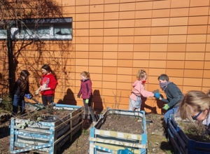 KlimaRetter wünschen sich neues Leben für den Schulgarten am GiL!
