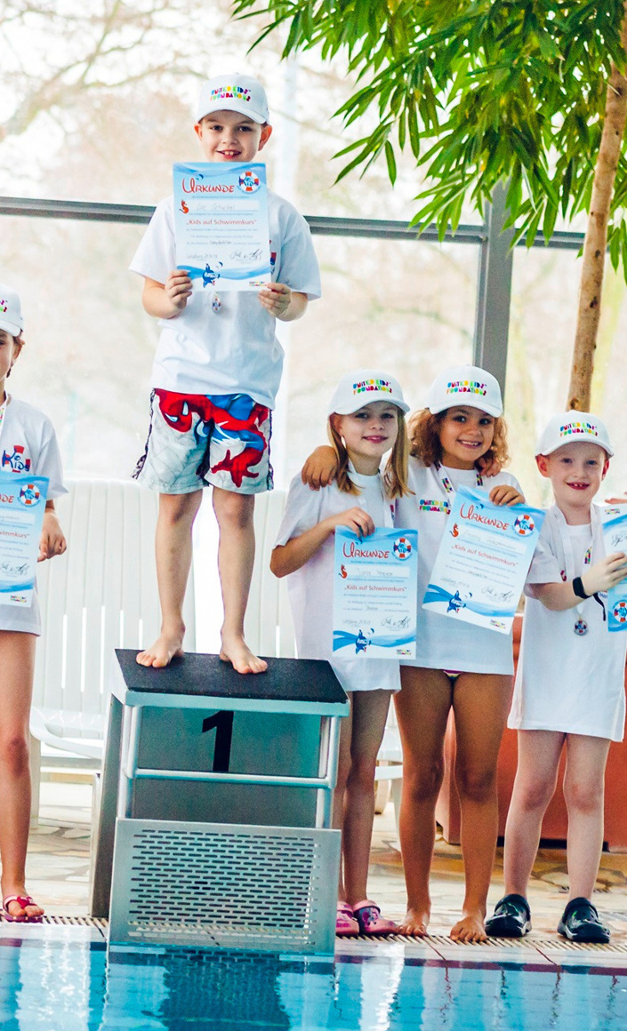 Kids auf Schwimmkurs