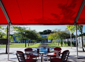 Neuer Sonnenschutz für den Innenhof der Senioren-Tagespflege, Walldürn