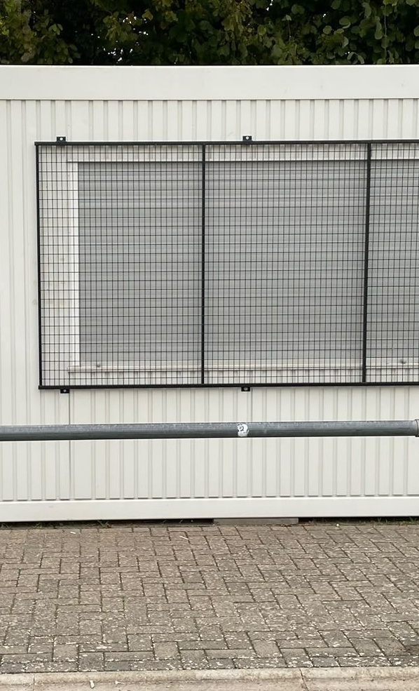 Innenausbau Bürocontainer als Umkleidekabine