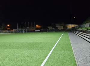 Neue Flutlichtanlage für den Sportplatz