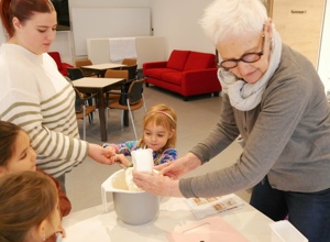 Jung und Alt in Bewegung