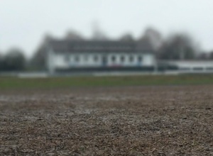 Video - "RAUS AUS DEM DRECK!" - Bau Kunstrasenspielfeld
