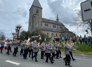 Neue Uniformwesten für die Schützenkapelle Wipperfeld