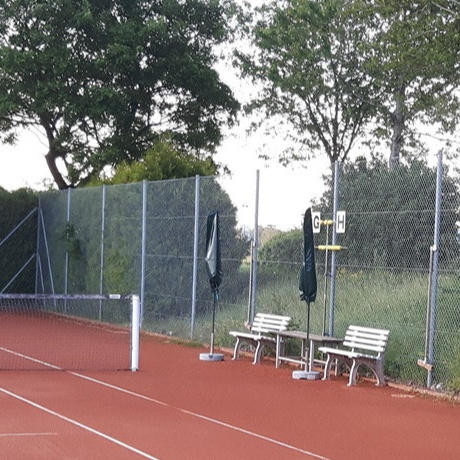 Sonnenschirme für die Tennisplätze