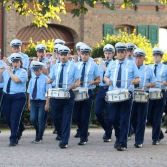 Trommler- u. Pfeifercorps "Edelweiß" Langbr.-Harzelt - neue Uniformen