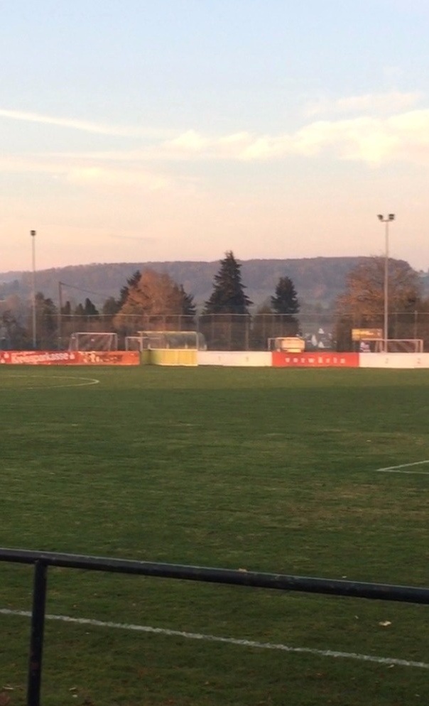 Mähroboter und Streuwagen für unser Sportgelände