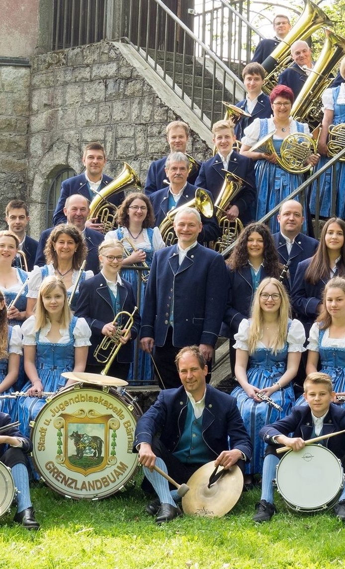Neue Notenständer für die Stadt- und Jugendblaskapelle Bärnau e. V
