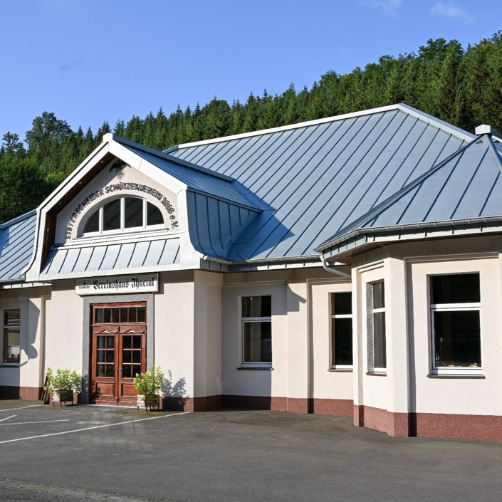 Restaurierung / Instandsetzung Parkettboden im Vereinshaus Ihnetal