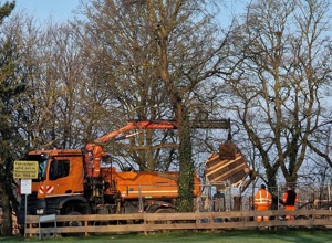 Ein neuer Rutschenturm für unseren Spielplatz