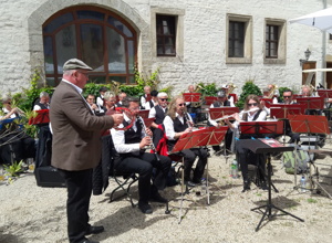 neue Orchesterbekleidung dringend benötigt