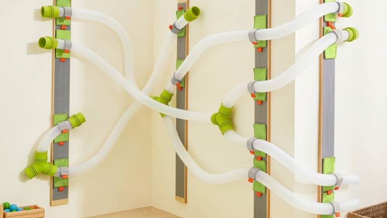 Veränderbare Kugelbahn für die Kinder der Kita Moorkamp Dülmen