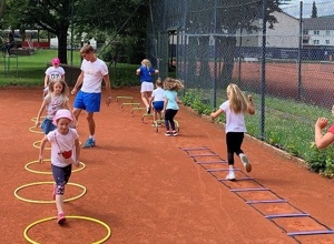Darf ich bitte Tennis spielen