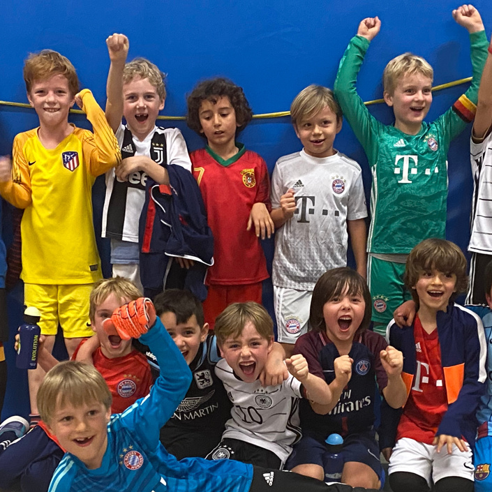 Trainingsanzüge für die Nachwuchskicker