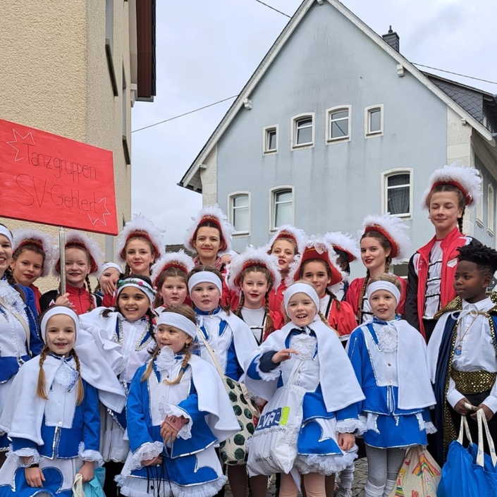 Trainingskleidung sowie neue Gardekostüme für die Tanzgruppen