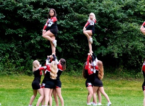 Neue Kostüme für die Cheerleader-Mädels