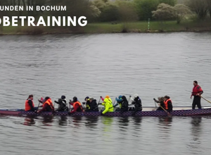 Drachenboot für Brustkrebs-Paddler
