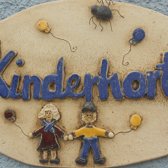 Bau eines Spielhäuschens im Garten
