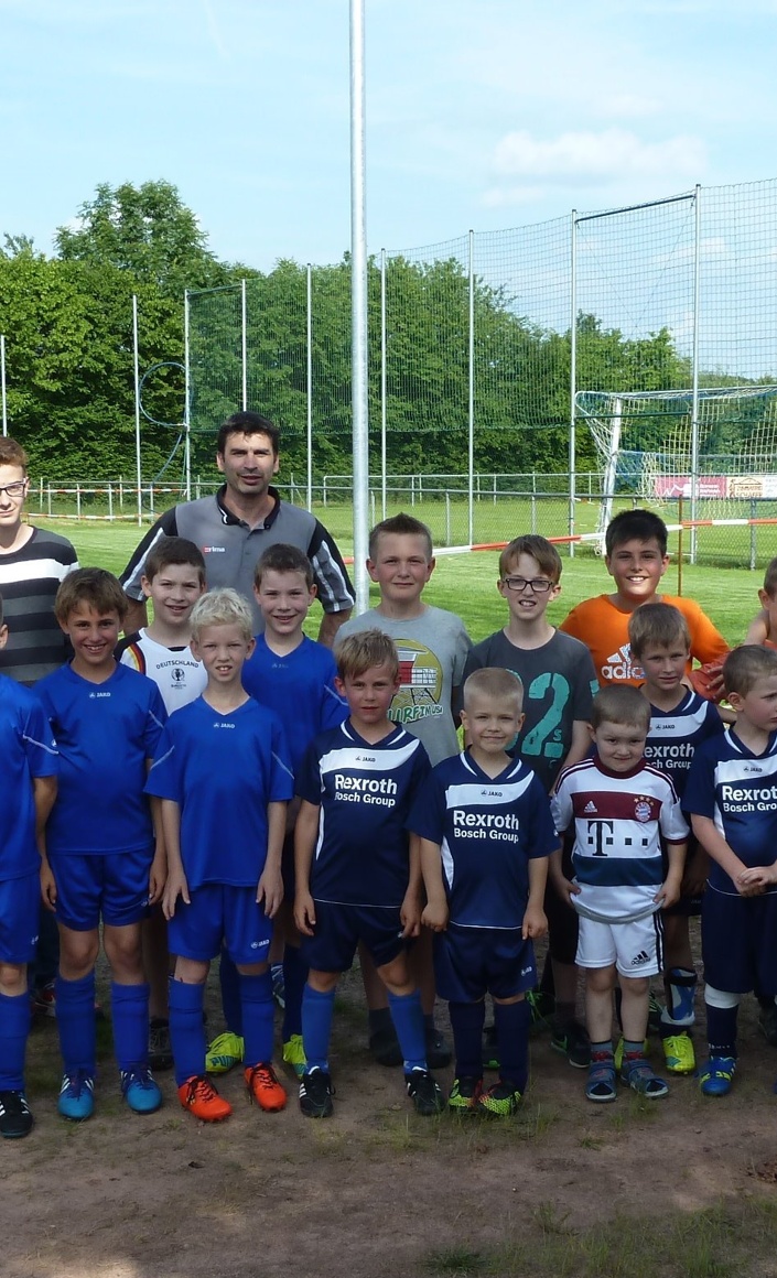 Neue Fußballtore für unser Kleinspielfeld 