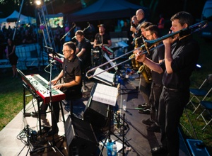Open-Air-Konzert von Gospel im Osten vor Schloss Solitude