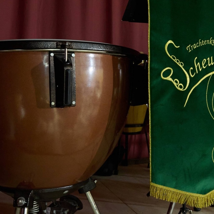 Pauken und Pulttücher für die Trachtenkapelle Scheuring