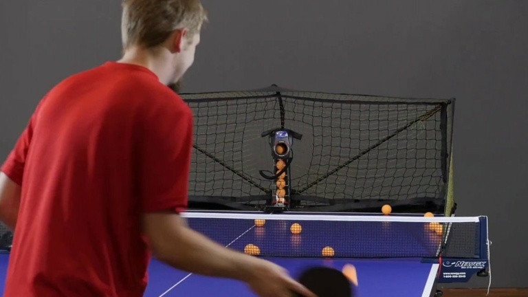 Beschaffung eines Tischtennisroboters mit Zubehör für das Jugendtraining