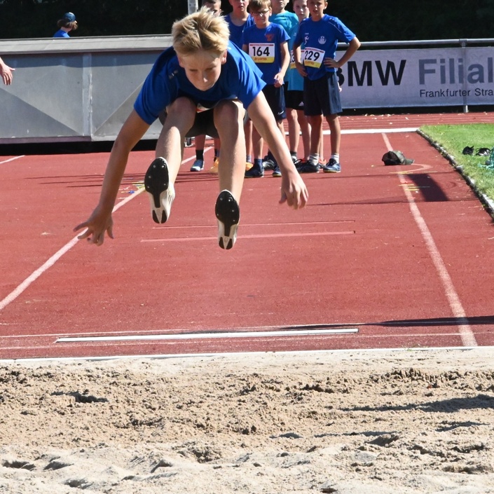 Neue Weitsprungabdeckung für die SG Egelsbach