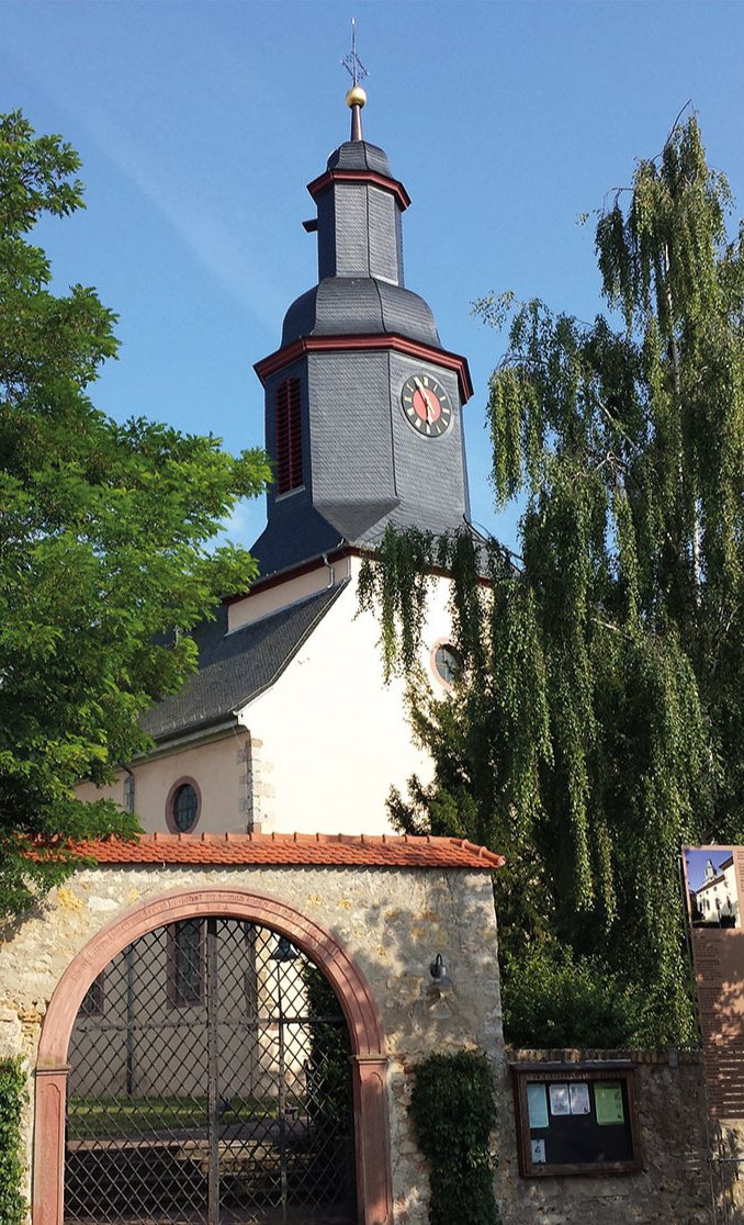 Evangelische Laurentiuskirche Trebur-Anlage eines Versammlungsplatzes