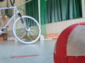 Erneuerung des Hallenbodens der Soli Bischberg (Radball)