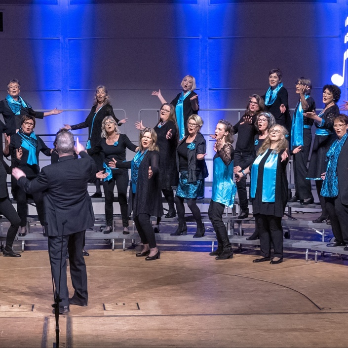 Neue Chorpodeste