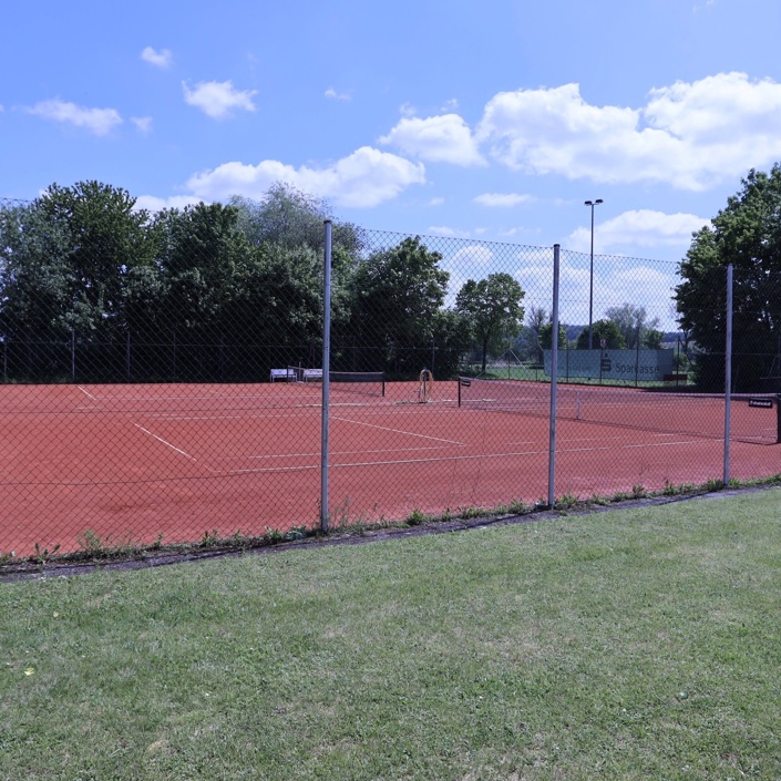 Sanierung von zwei Tennisplätzen