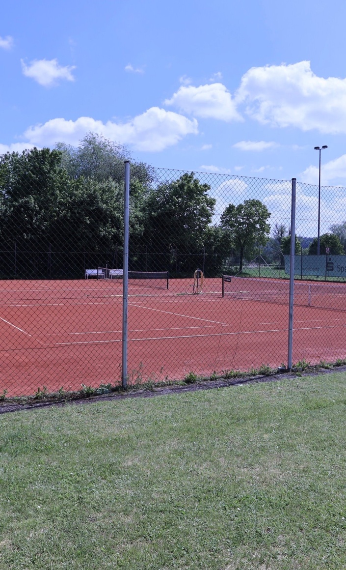 Sanierung von zwei Tennisplätzen