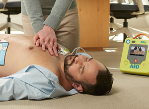 Defibrillator für die Mittelschule Geisenhausen