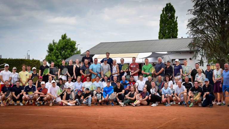 Bei Regen oder Sonne: Eine Schutzhütte für unseren Tennisverein