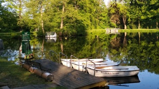 Einladung zu ein Fahrt mit dem Ruderboot auf dem Weinauteich