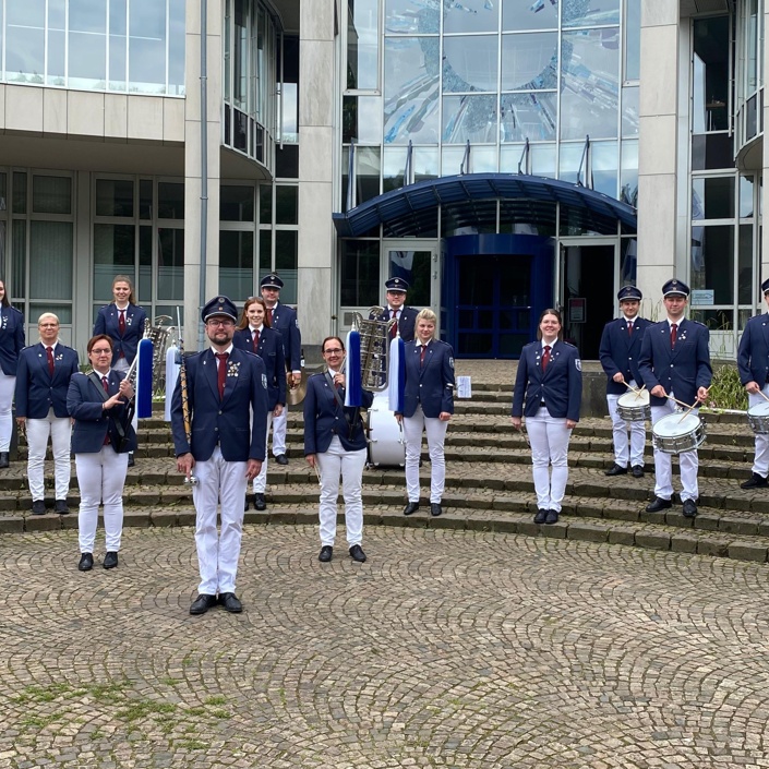 Neue Uniformen für den Spielmannszug Meschede