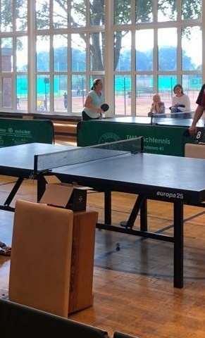 Glanzvoll in die nächste Saison - Neue Tischtennisplatten für den TTC