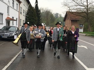 Ständchen beim Weckruf zum 1. Mai