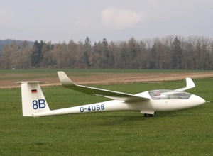 Volksbank: Neulackierung Hochleistungssegelflugzeug