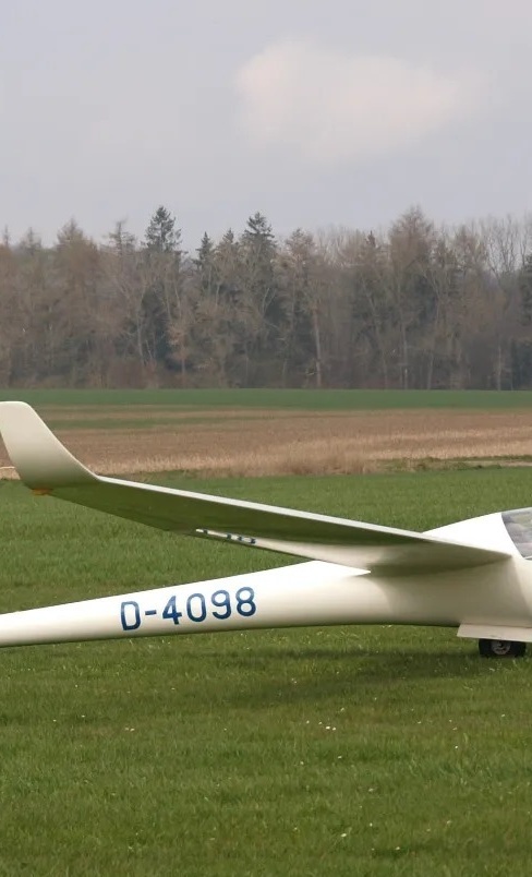 Volksbank: Neulackierung Hochleistungssegelflugzeug