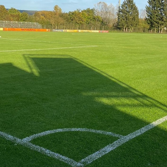 Aufsitzmäher für Rasenspielfelder
