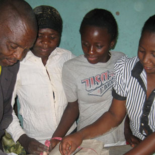 Berufsausbildung für jugendliche Schulabbrecher in Kasese/Uganda
