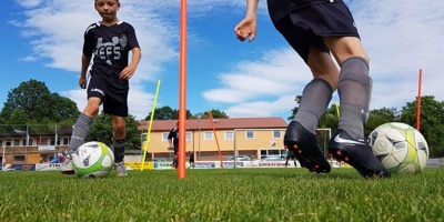 Rasenmähroboter für unseren Sportplatz