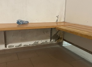 Wasserschaden in den Umkleidekabinen