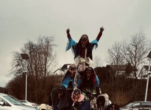 Schellahexa on Tour! Wir benötigen einen Planenanhänger