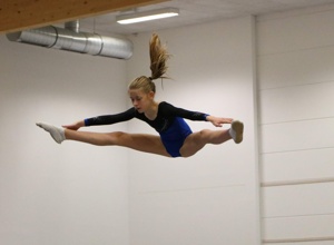 Wettkampfanzüge für unsere Trampolin-Mädchen