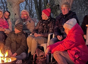 Outdoorküche mit überdachten Sitzplätzen auf FRITZIS Abenteuerland
