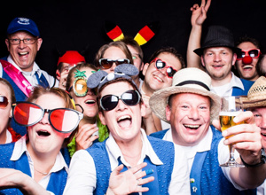 Volksbank: Neue Westen für die Dorfkapelle Wiedensahl e.V.