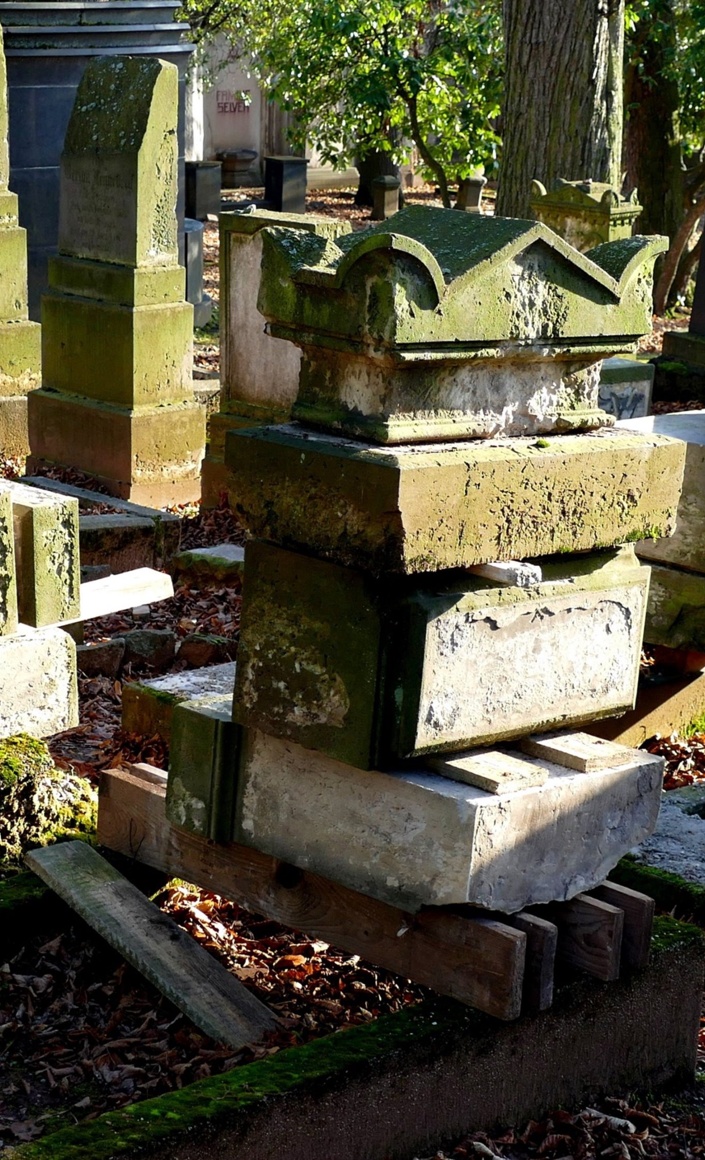 Rettung der historischen Grabsteine