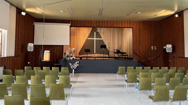 Beleuchtung für die Veranstaltungsbühne der Baptisten in Altenstadt